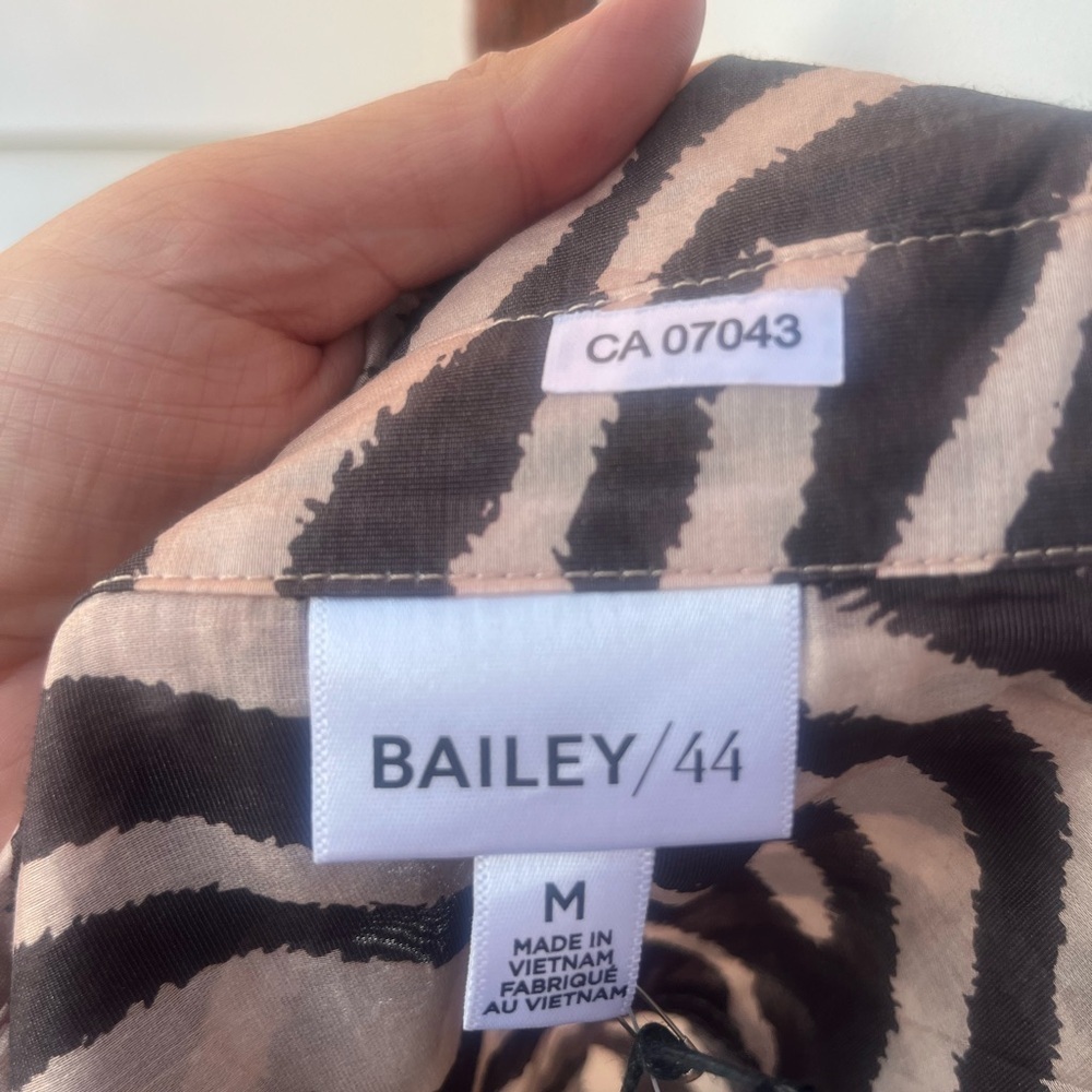 Bailey 44 Navy and Beige Men's Button Down Shirt - Picture 5 of 7